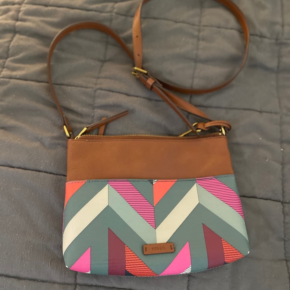 Fossil cross body with key detail